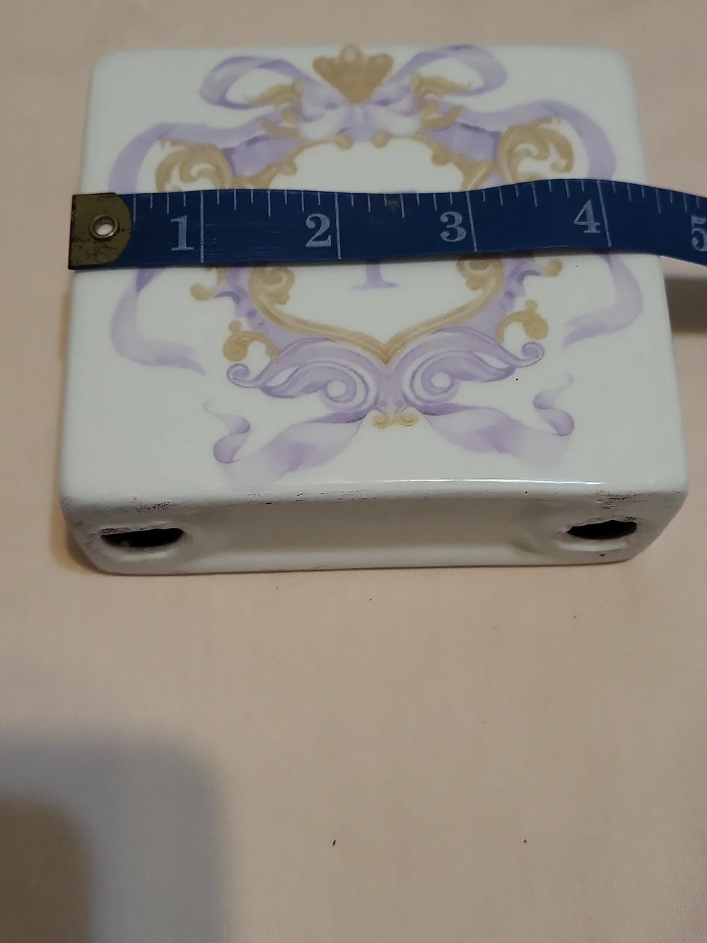 'Y' Monogram Decor - Picture 4 of 6